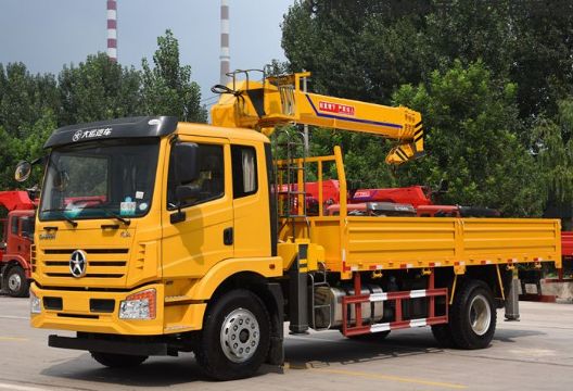 點擊查看詳細信息<br>標題：8噸大運隨車吊 閱讀次數(shù)：2081
