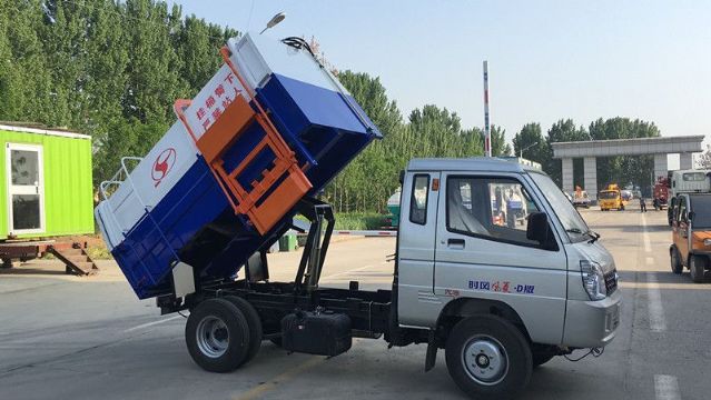 點擊查看詳細信息<br>標題：藍牌時風風菱垃圾車 閱讀次數：2401